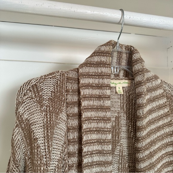 UO beige & white open-knit heavy cardigan size small - Picture 2 of 4